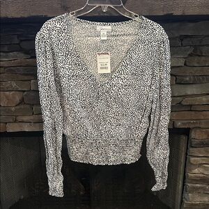 Jones New York Black and White Fitted Ruched Blouse